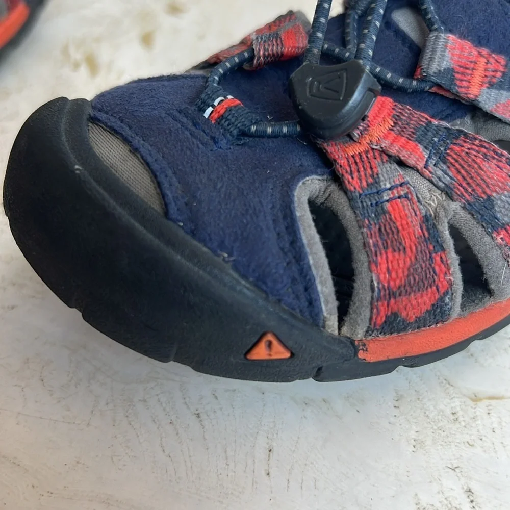 KEEN Kids' Seacamp II CNX Water Sandals boys size 2 water shoes